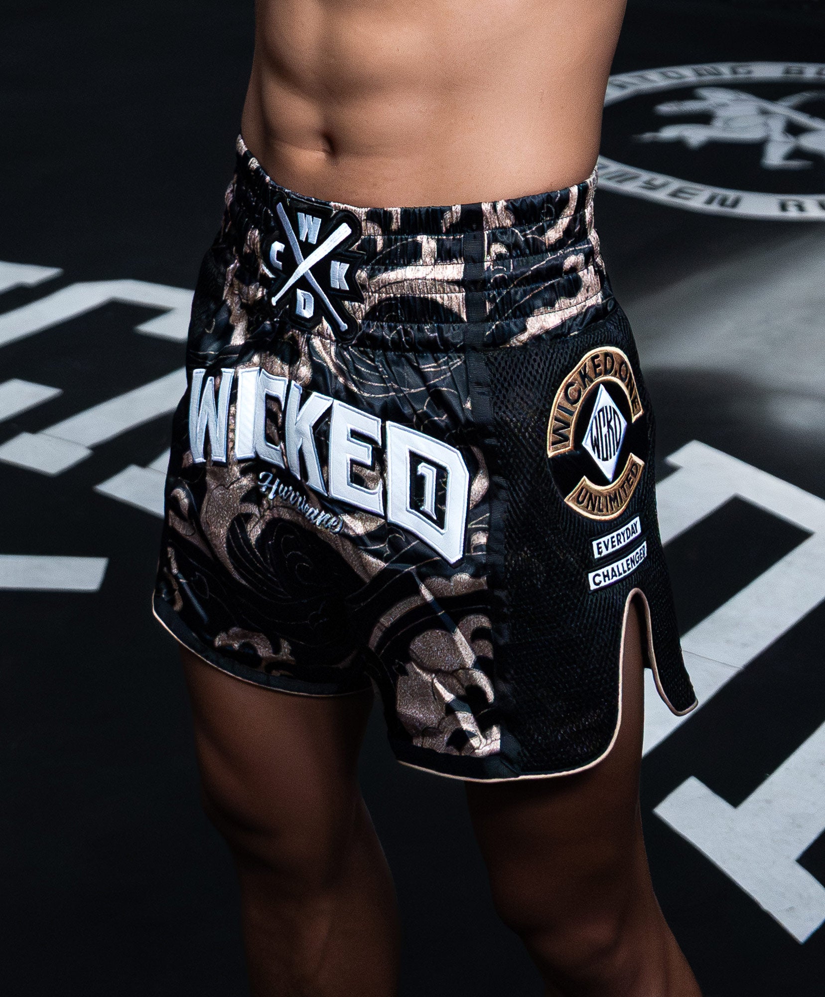 MUAY THAI SHORT HURRICANE OR